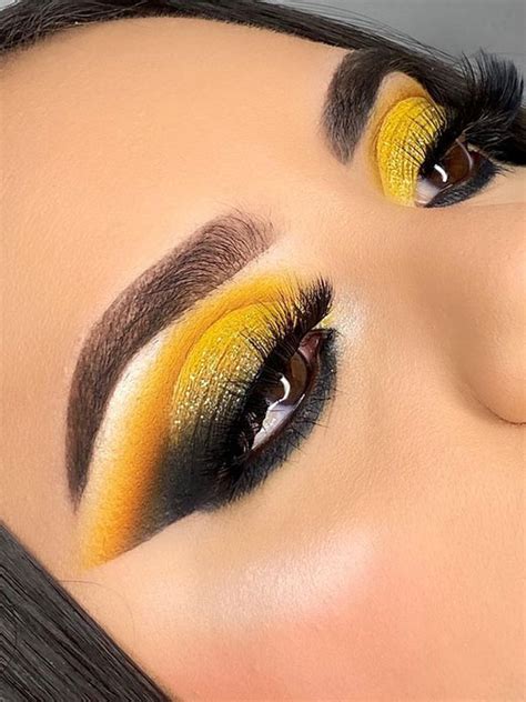 Best Eye Makeup Looks For 2021 Smokey And Yellow