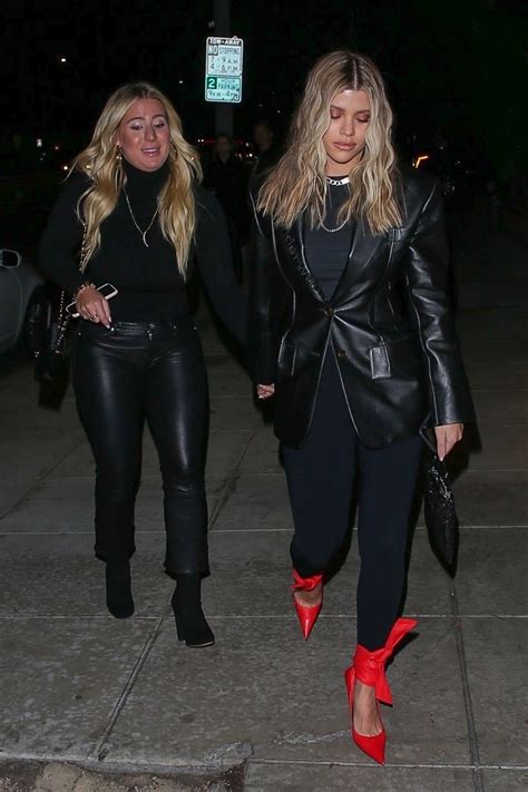 We did not find results for: Sofia Richie Night Out Style 01/10/2020 • CelebMafia