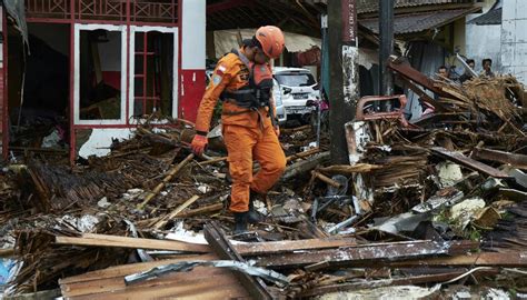 Indonesia Tsunami Harrowing Images Show The Devastation Left Behind