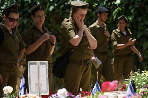 See Israelis Marking Memorial Day From 1950 To The Present Jewish
