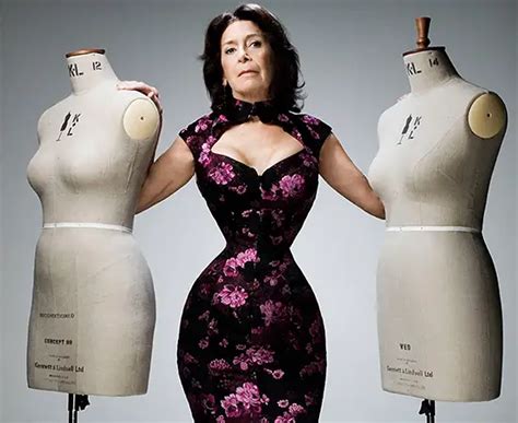 How Woman With Worlds Smallest Waist Made Herself Thinner Using Corsets Guinness World Records
