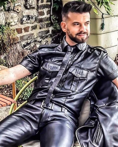 Pin By Bunbunbun On Men In Leather In 2020 Mens Leather Clothing