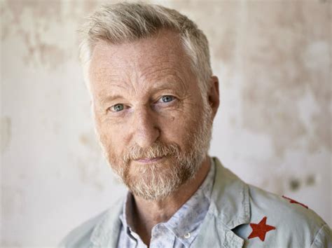 Billy Bragg To Take One Step Forward Two Steps Back With 3 Night