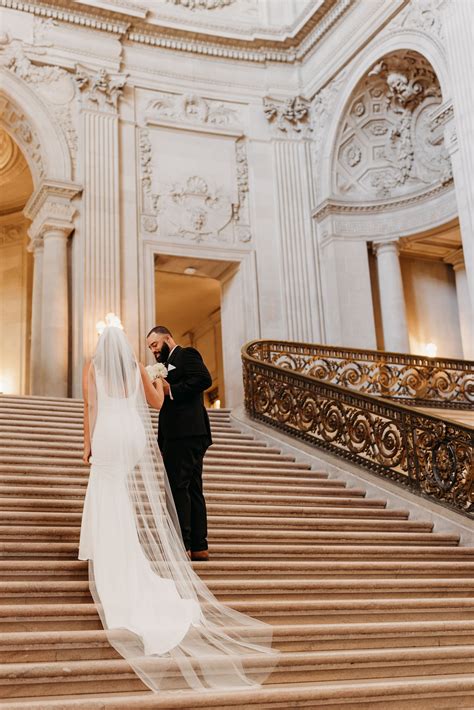 San Francisco City Hall Weddings With Statement Wedding Dresses｜aandbé