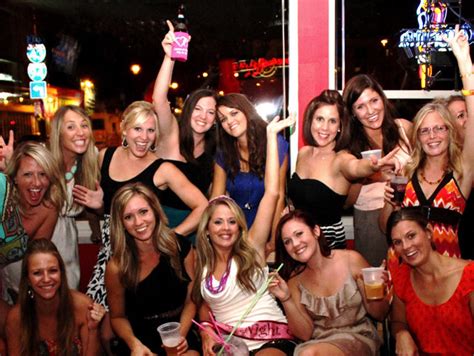 Milwaukees Best Bar For Bachelorette Partygirls Night Out 2015
