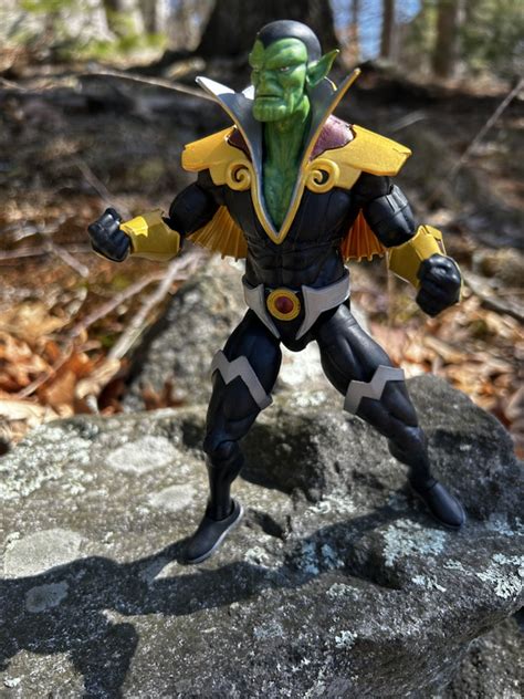 Review Marvel Select Super Skrull Figure Diamond Select Toys 2023