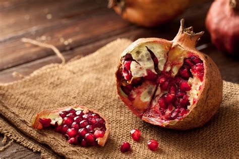 Anzitutto va provato il tacchino al melograno e avocado che si prepara a. Il melograno come antitumorale naturale - Alimentazione by ...