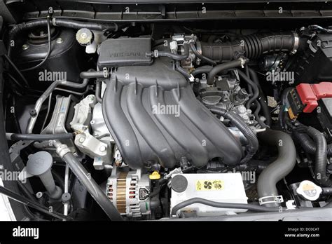 A 16 Litre Nissan Juke Car Engine Stock Photo Alamy