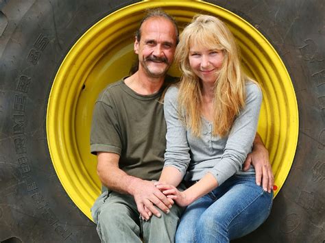 An pfingstmontag wurden die neuen bauern vorgestellt, darunter. Tiefsinnig! BsF-Gottfried & Martina ganz emotional ...