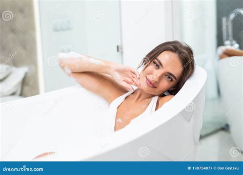 Bathing Woman Relaxing In Bath Smiling Relaxing In Bathtub Stock Image Image Of Female Body