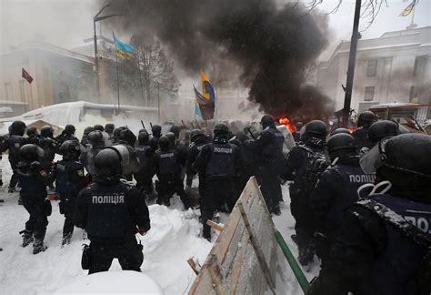 Police And Protesters Clash Outside Ukraine Parliament The New York Times