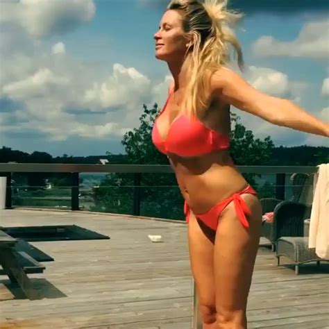7 Hot Sexy Carolina Gynning Bikini Pics