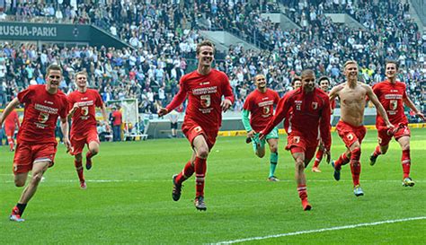 This page displays a detailed overview of the club's current squad. Die Hausaufgaben der Bundesliga-Klubs: FC Augsburg