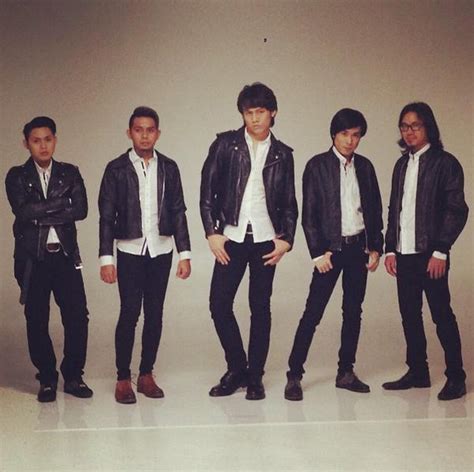 By akim & the majistret. Potret - Akim & The Majistret #lirik | #lirik #lagu #muzik