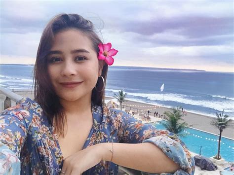 Jun 30, 2021 · mungkin tak banyak yang tahu kalau dinda kirana memiliki hubungan spesial dengan naufal samudra.meski sang cowok usianya lebih muda, pasangan satu ini begitu manis, romantis, dan cocok banget. Liburan Bareng Pacar, Ini 10 Potret Prilly Latuconsina di ...
