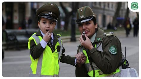 Informamos y prevenimos a la comunidad. Carabineros saluda a todos los niños en su día - YouTube