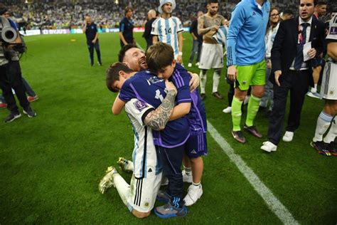 Messi World Cup Watch Emotional Messi Hug Son Matteo In Joy After