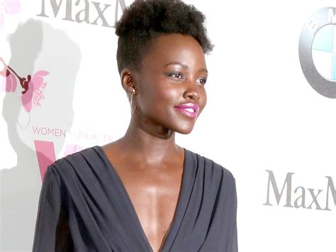 Wegen vergewaltigung und sexueller nötigung war er zu 23 jahren haft verurteilt worden. Lupita Nyong'o erklärt das teuflische Weinstein-Paradoxon ...