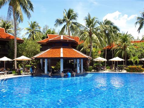 Where is shell out cenang beach resort located? PELANGI BEACH RESORT & SPA, LANGKAWI (AU$136): 2021 Prices ...