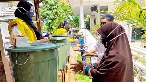 Maybe you would like to learn more about one of these? Akademisi FIK UI Edukasi PHBS bagi Anak-anak di Rumah ...