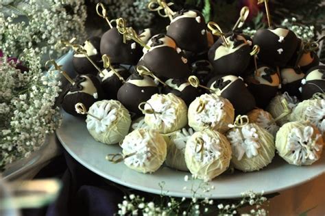 Bride And Groom Chocolate Dipped Strawberries The Chefs Kitchen