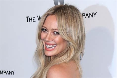 Hilary Duff Shows Off Toned Figure On Vacation
