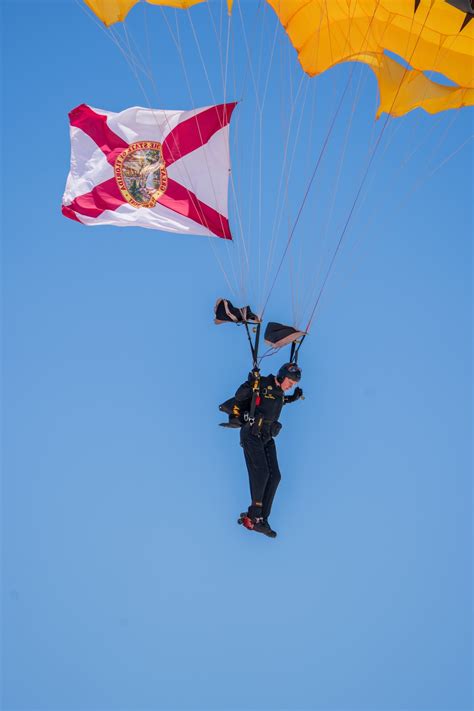Dvids Images The Us Army Parachute Team Jumps In Miami For