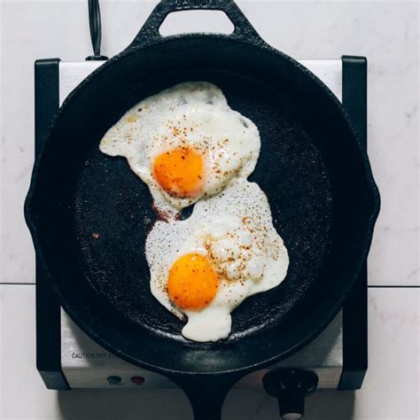 Dec 28, 2012 · add the egg yolk mixture and continue mixing until well combined, scraping down the sides couple times. How to Cook an Egg (Runny Yolk!) | Minimalist Baker Recipes