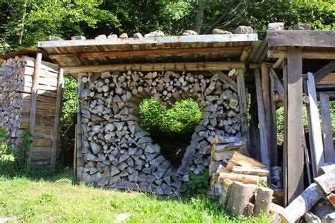 Explore exceptional white wines by bota box. Holzstapel | Holzwand garten, Holzstapel, Gartengestaltung