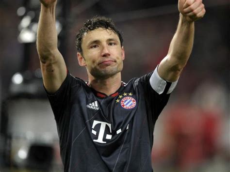 Mark van bommel es un jugador de fútbol neerlandés. Mark Van Bommel Admits: I Cried When I Left Bayern Munich ...