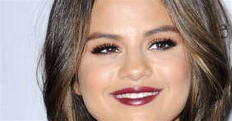 Selena Gomez Suffering From Lupus Report Daily Star