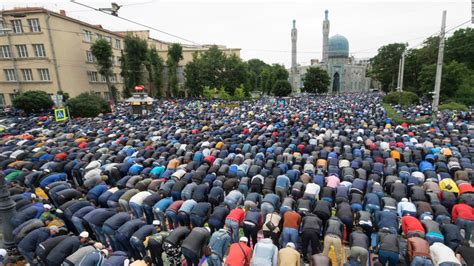 In Pictures Muslims Across Globe Celebrate Eid Al Adha Cnn