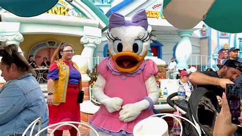 Photos Video Daisy Duck Greets Guests Dining At Café Daisy In Mickey