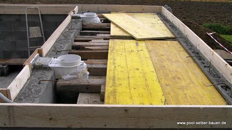 Hier wird die decke ueber ug betoniert. Anleitung Skimmer/Bodenablauf im Pool einbauen - Pool ...