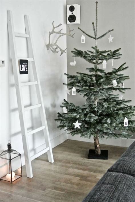 25 Simple And Minimalist Christmas Tree Decorations Homemydesign