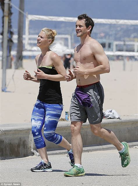 Homeland S Claire Danes Runs With Husband Hugh Dancy Along Santa Monica