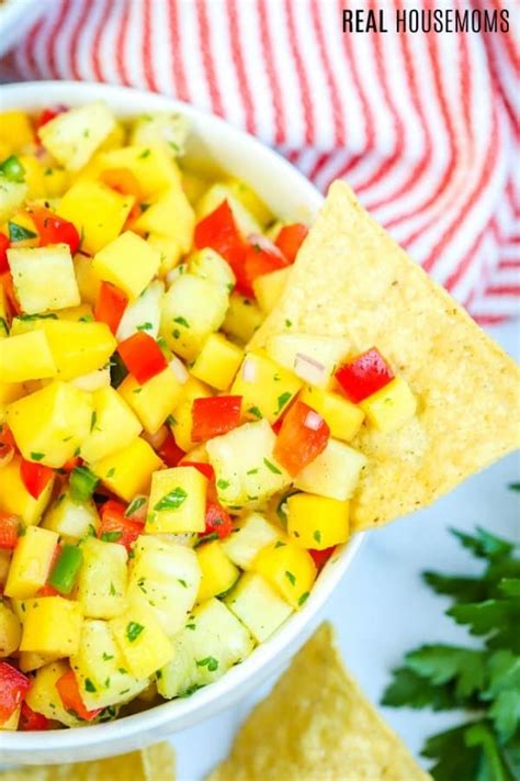 Easy Fresh And Flavorful Pineapple Mango Salsa Serve With Tortilla