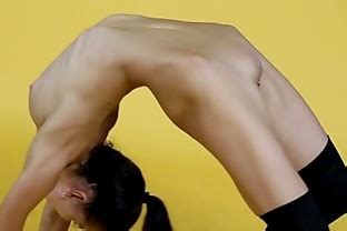 Talented Naked Gymnast In Stockings BlumpkinTube