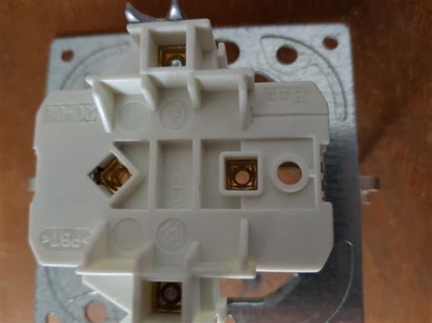 Doppelsteckdose mit steckanschluss unterputz zum anschließen von elektrischen verbrauchern. Busch Jaeger Doppelsteckdose Unterputz Einbauen - Dreifach Auf Putzsteckdose Anschliessen ...