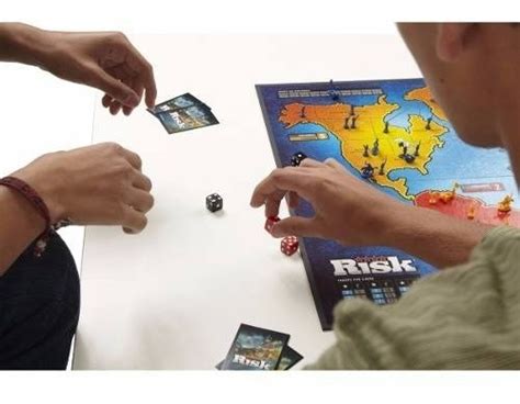 Compra risk 2210 a d juego de mesa online linio juego de estrategia tipo risk en el que tendrás que invadir los paises enemigos y a la vez defender. Juego De Mesa Risk Hasbro Original | Mercado Libre