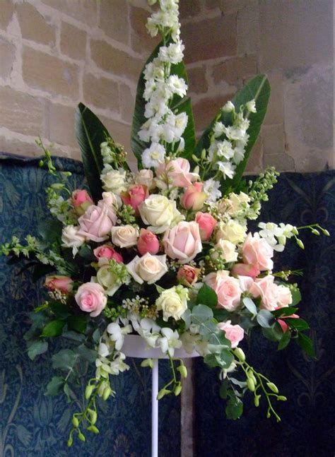 Whether looking for a floral arrangement of roses or mixed flowers, find something perfect! Pin by Alondra Ortega on wedding ideas | Church flowers ...