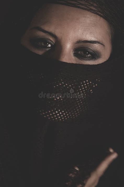 photos de femme dans le burka photos de stock gratuites et libres de droits de dreamstime