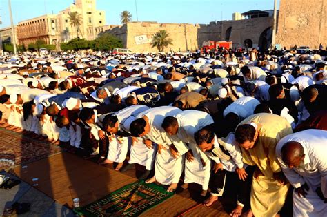 People dress in their finest clothes and adorn their homes with lights and other decorations. LIBYA-TRIPOLI-EID AL-FITR