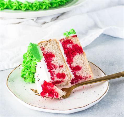 Berry cheesecake poke 'box' cake. Christmas Poke Cake - The Itsy-Bitsy Kitchen