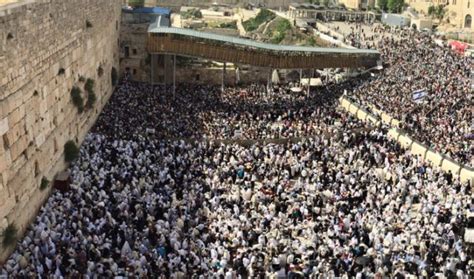Watch Live Thousands Attend Priestly Blessing Ceremony At Western Wall