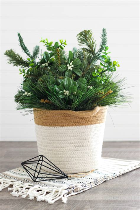 8 Diy Refreshing Greenery Decorations For Christmas Shelterness
