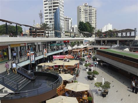 Lima Larcomar Centro Comercial En Miraflores Ubicado En Un