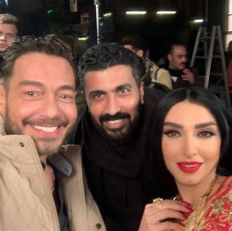 جميع حلقات مسلسل البرنس كامل بالعربي من مسلسلات رمضان 2020 والذي يحكي عن الشاب رضوان البرنس الشخصية الاجتماعية التي تضطر لتولي مسؤولية العائلة بعد وفاة والدته. روجينا بصحبة أحمد زاهر ومحمد سامي في كواليس "البرنس"