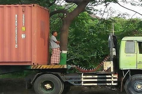 Miniatur truk adalah sebuah replika dari truk yang sebenarnya. Download Gambar Truk Kontainer Terbaru - RIchi Mobil