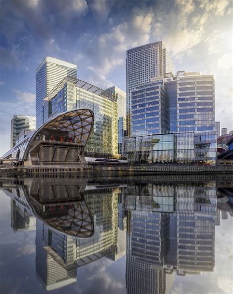 The Financial District Canary Wharf Stock Photo Image Of Crossrail